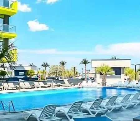 Luxury Pool And * 那沃达利